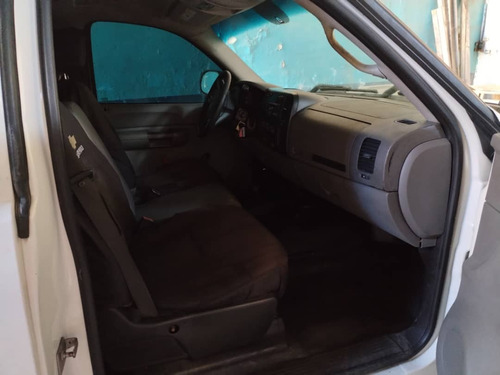 Imagen 10 de 14 de Chevrolet Silverado Ls Cava De Fibra 4x4