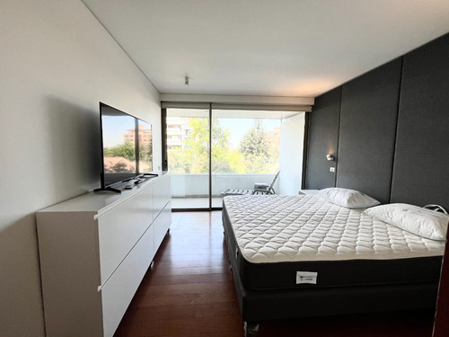 Calle Tranquila A Pasos De Metro El Golf Amoblado, Disponibl