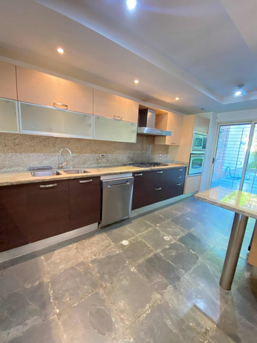 Vendo Exclusivo Townhouse En Altos De Guataparo Valencia
