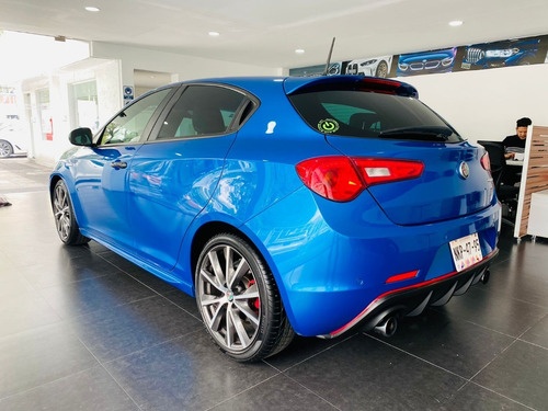 Imagen 6 de 15 de Alfa Romeo Giuletta 2019 Azul