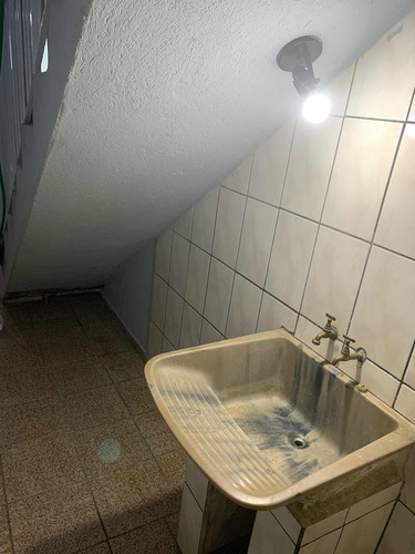 Casa De 3 Cômodos + Lavanderia Compartilhada