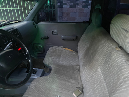 Camioneta Automática 4x2 Cabina Sencilla Año 2003 Lista