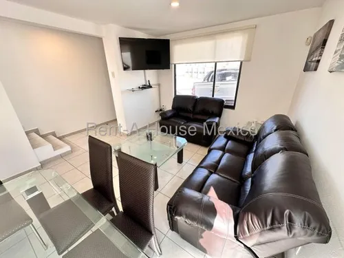 Venta - Casa En Esquina Con 3 Recámaras Y Terreno Excedente, El Mirador | Rahqro