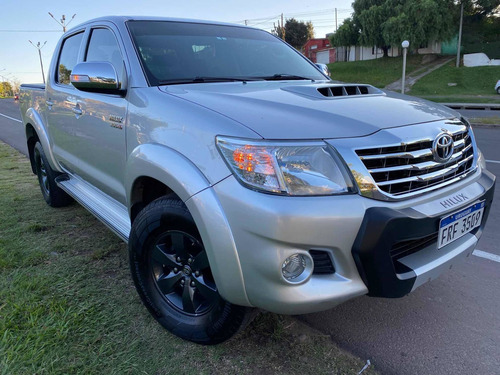 Toyota Hilux Srv 3.0 (permuto)