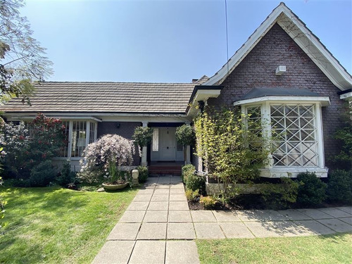 Casa En Venta De 6 Dorm. En Vitacura