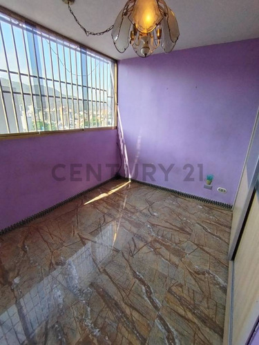 Hermoso Ph En Venta - Urb. El Paraíso
