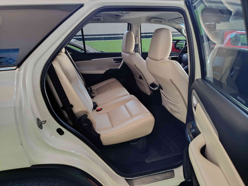 Toyota Hilux SW4 2.8 SRX DIAMOND 4X4 7 LUGARES 16V TURBO INTERCOOLER DIESEL 4P AUTOMÁTICO