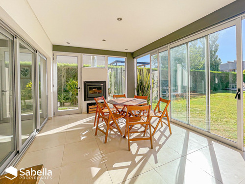 Venta De Casa En City Bell, Barrio El Quimilar