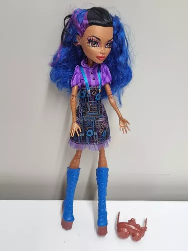 Boneca Monster High Robecca Aula de Arte - Mattel - A sua Loja de  Brinquedos, 10% Off no Boleto ou PIX