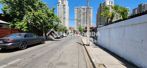 Casa En Venta De 3 Dorm. En Macul