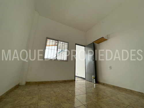 Casa 3 Ambientes Con Entrada De Autos, Patio Y Terraza