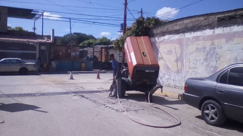 Imagen 3 de 6 de Alquiler Retroexcavadora Jumbo Compresor Compactadora