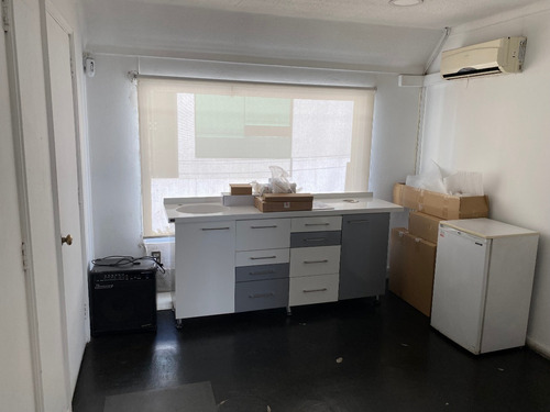 Imagen 12 de 18 de Gran Casa Remodelada Apta Para Empresa , Venta