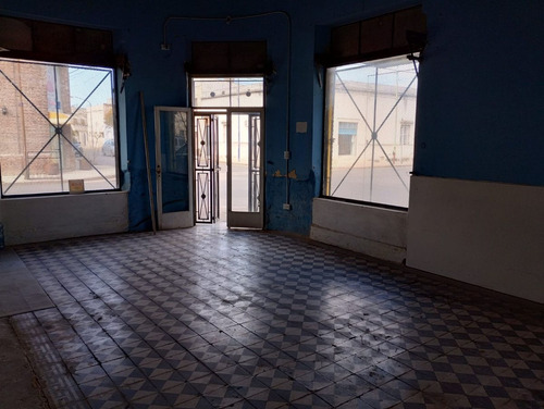 Venta Casa Y Local - Azul