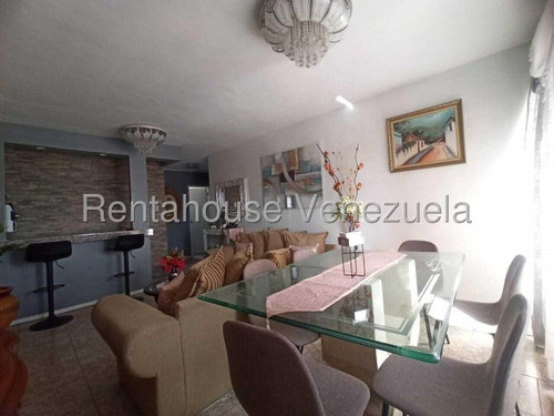 Erika Armeya Vende, Apartamento Ubicado En El Centro De Cabudare. Flex: 25-13615