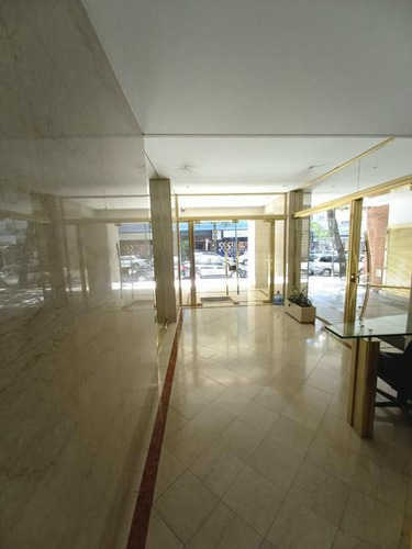 Imagen 4 de 20 de Flores: Venta 2 Ambientes Con Balcon, Muy Luminoso, En Edificio De Categoria