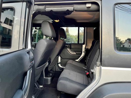 Imagen 17 de 18 de Jeep Wrangler 2011 3.8 Sport Unlimited 199cv Atx
