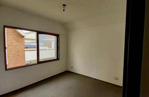 Dúplex De 3 Ambientes Con Cochera, Patio Y Terraza