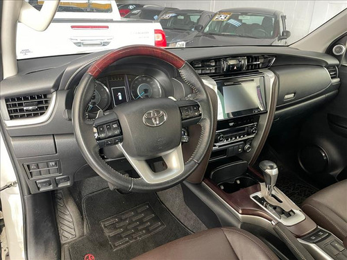 Toyota Hilux SW4 2.7 Srv 7 Lugares 4x2 16v