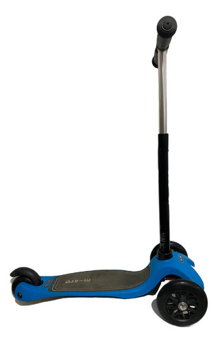 Scooter M-cro Color Azul Con Minimo Detalle