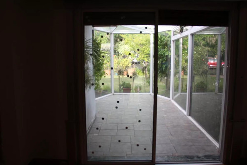 Casa En Venta - 3 Dormitorios 3 Baños - Cochera - 435mts2 - Adrogue