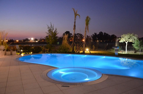 Imagen 2 de 6 de Piscinas De Hormigon