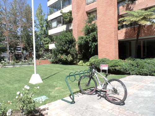 Edificio Con Salida A Hermanos Cabot Y  Kennedy