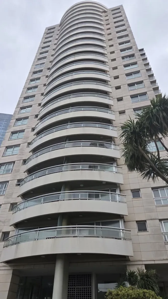 Alquiler Apartamento En Torres Náuticas, 3 Dormitorios · Foto 2