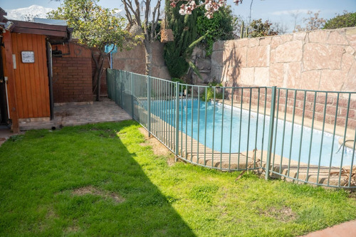 Se Vende Casa A Pasos De Vicuña Mackenna Con Santa...