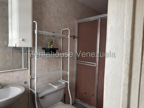 Apartamento En Venta En Av Andrés Bello, Piso Medio 92m², 4h, 1b, 0p, Mls #25-24756 Tu Nuevo Hogar En El Corazón De Caracas, Pocos Pasos De La Av. Andrés Bello, Amplio Y Cómodo Apto / Isabel Gómez