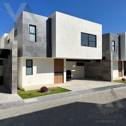 Casa En Venta En Ziranda, Metepec