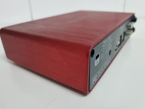 Interface De Áudio Focusrite Scarlett 2i4 1a Geração