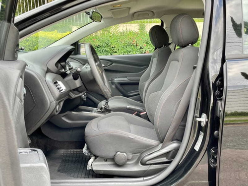 Imagem 9 de 15 de Chevrolet Onix 1.0 Lt 8v Flex 4p Manual 2013