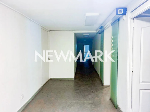 Amplia Propiedad Comercial En Arriendo