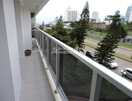  Lindo Apartamento  Con  Muy Buenos  Servicios A Pasos De La Península