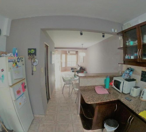 Muy Lindo Dúplex Con Entrada De Auto, Patio Y Parrilla.