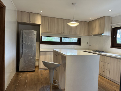 Casa En Venta De 5 Dorm. En Condominio Canto Del Estero
