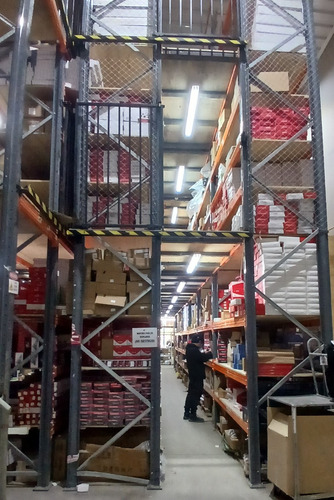 Bodega Logistica Con Racks 770m2 San Ignacio / Outlets