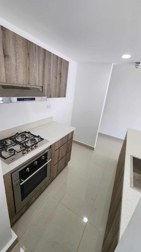 Vendo Amplio Apartamento En La Avenida Hispanoamericana