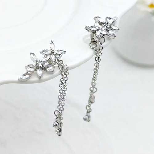 Aretes De Plata Mujer Incrustado De Diamantes Con Centro