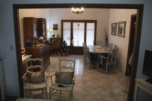 Imagen 4 de 9 de Chalet En Venta De 4 Ambientes En Ituzaingó Norte