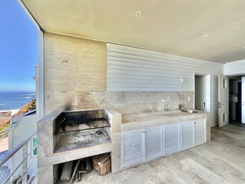 Gran Casa En Primera Línea Con Vista Impresionante, Zapallar
