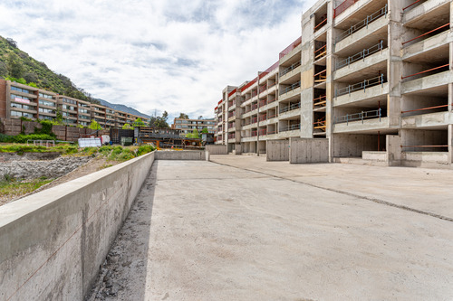 Proyecto En Av. Raúl Labbé/ Av. Los Quincheros