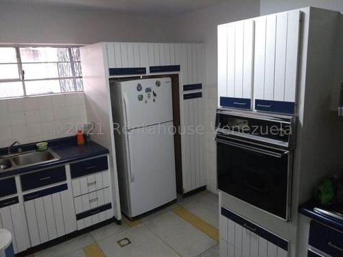 Imagen 7 de 19 de Casa En Venta En Santa Cecilia, Calle Cerrada.