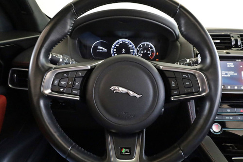Imagem 10 de 15 de Jaguar F-pace 3.0 V6 Supercharged R-sport Awd 4p