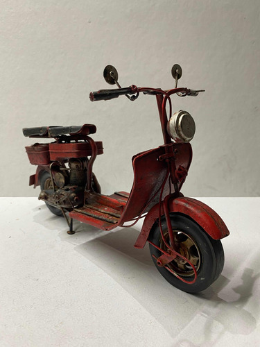 Motocicleta Vespa Chiao Antigua De Lámina Escala 1:9 Aprox