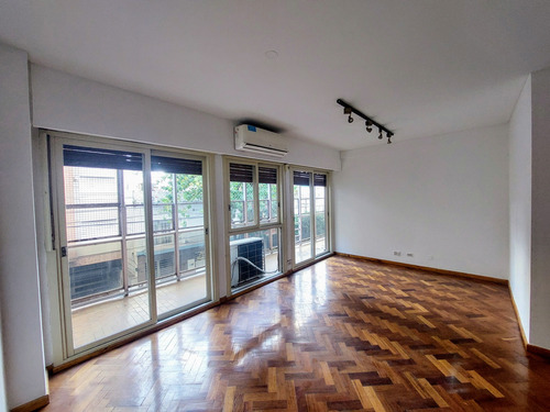 Departamento En Alquiler Con Cochera En Flores