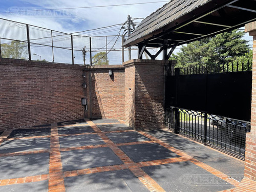 Casa Con Excelente Lote En La Horqueta, A Pocas Cuadras Del Colegio Newman.