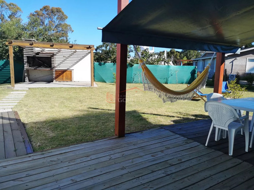 Casa En Alquiler De Temporada Y Venta En Punta Del Este, A Pocas Cuadras Del Shopping