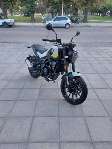 Imagen 2 de 15 de Benelli Leoncino 250 2020 1.800km